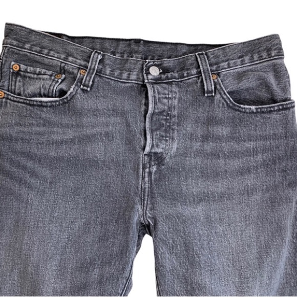 Levi’s 501 Jeans Black Denim Buttonfly straight leg 9.5” Rise Men’s Size 29”X34” - Picture 4 of 10